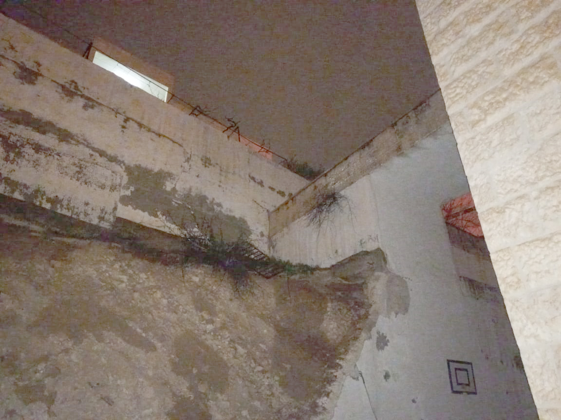 جرش: إخلاء منزلين لانهيار جدرانهما