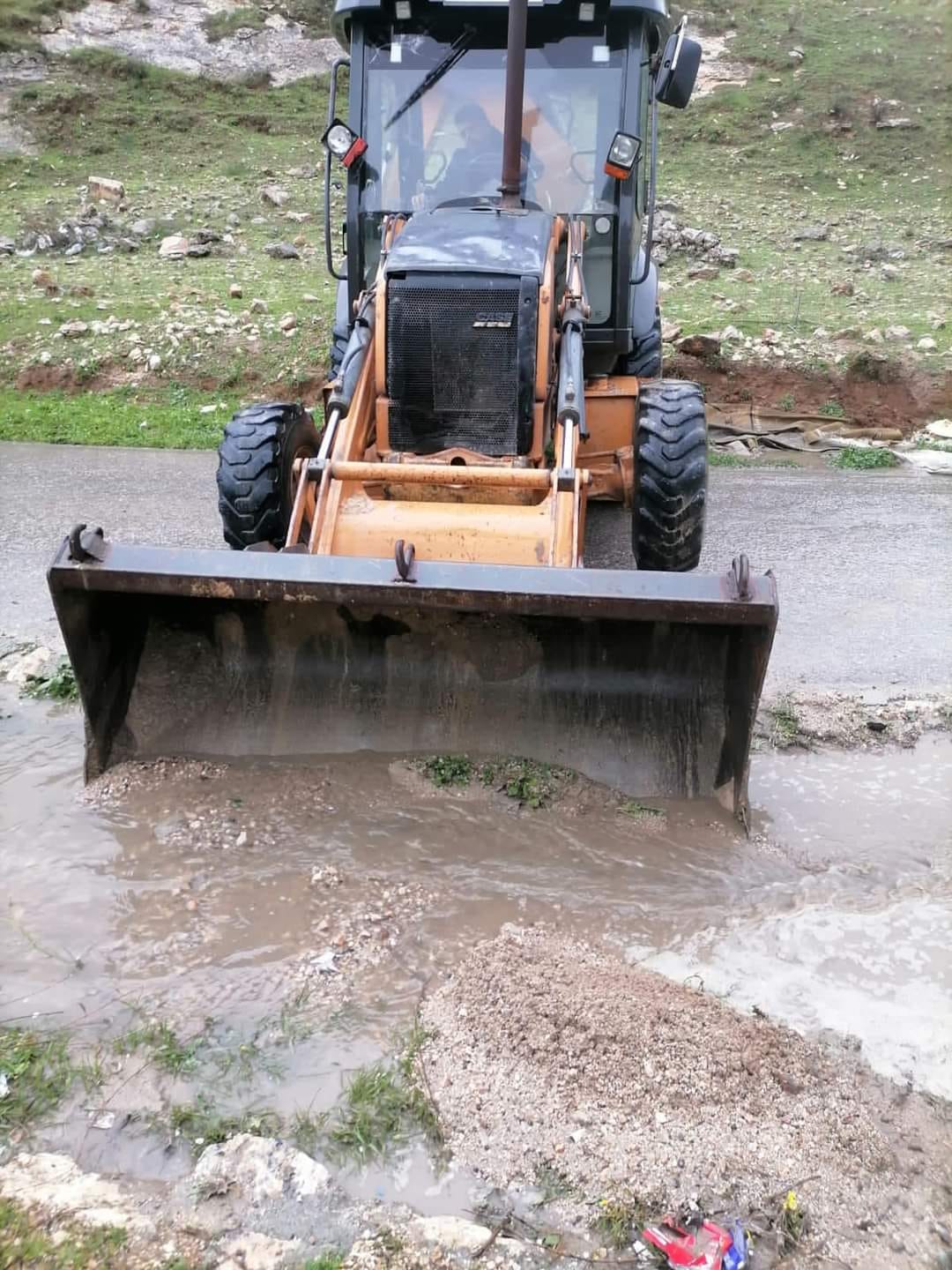بلدية غرب إربد تتعامل مع 300 شكوى خلال المنخفض الجوي
