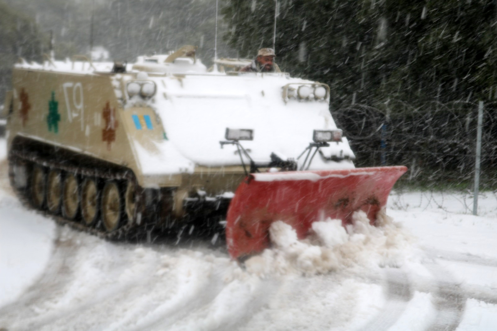 القوات المسلحة تساند مؤسسات الدولة في التعامل مع الحالة الجوية