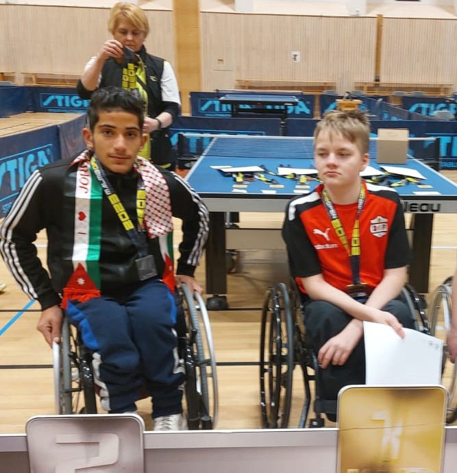 لاعب المنتخب الوطني حمد يتوج بفضية ببطولة السويد البارالمبية لكرة الطاولة