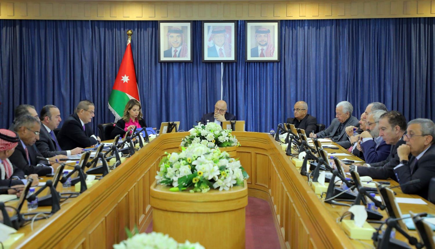 مالية الأعيان تبحث السياسة النقدية مع محافظ البنك المركزي