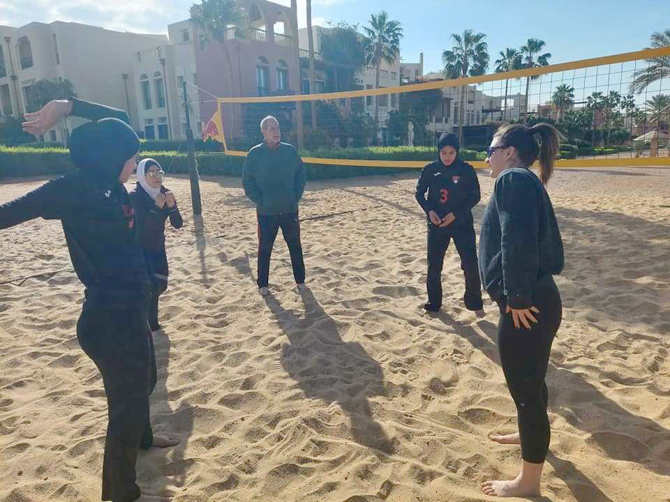 منتخب السيدات للكرة الطائرة يختتم معسكره التدريبي بالعقبة
