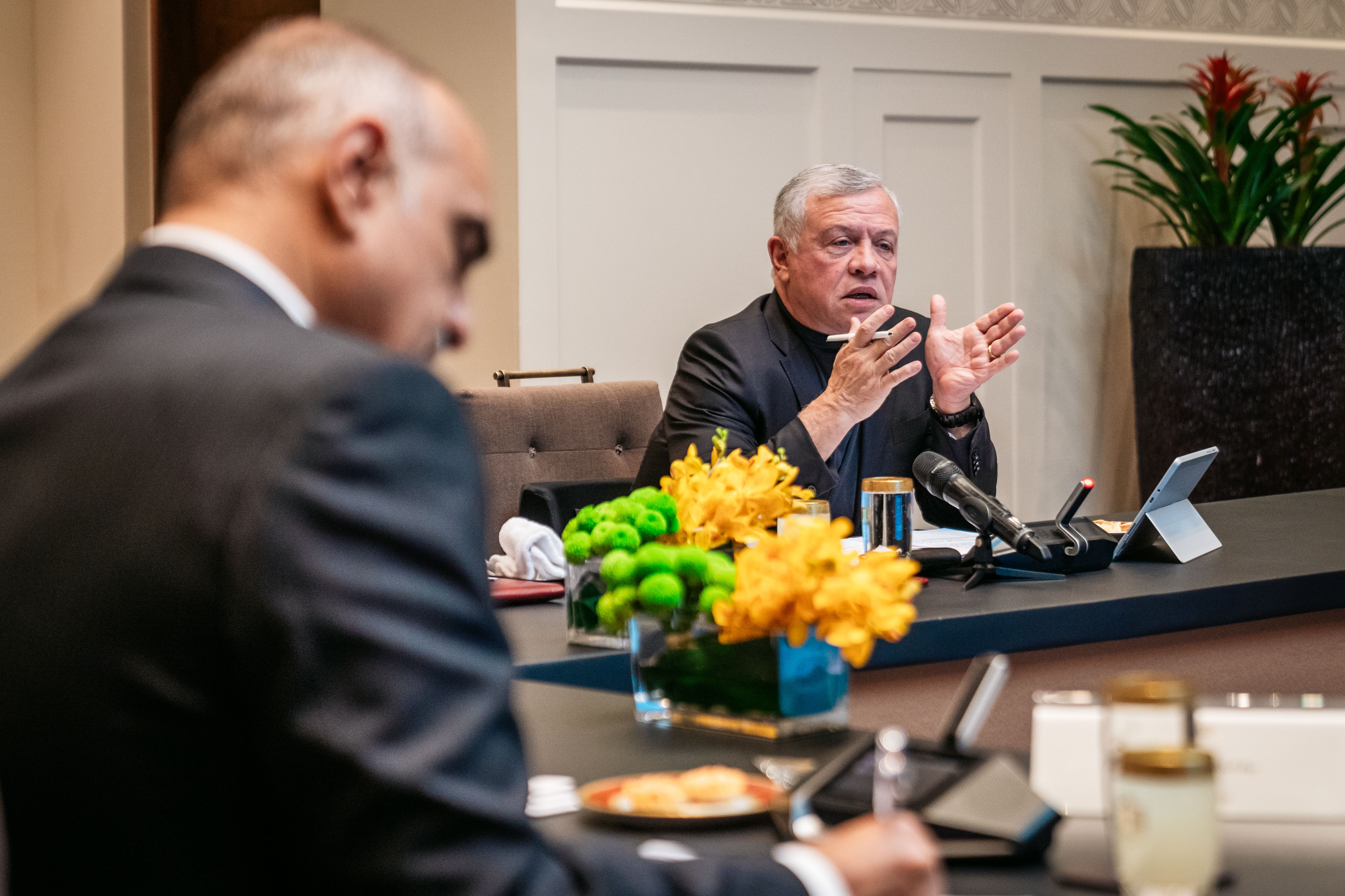 الملك يطلع على برنامج الحكومة لتنفيذ رؤية التحديث الاقتصادي في قطاعي التعدين والطاقة