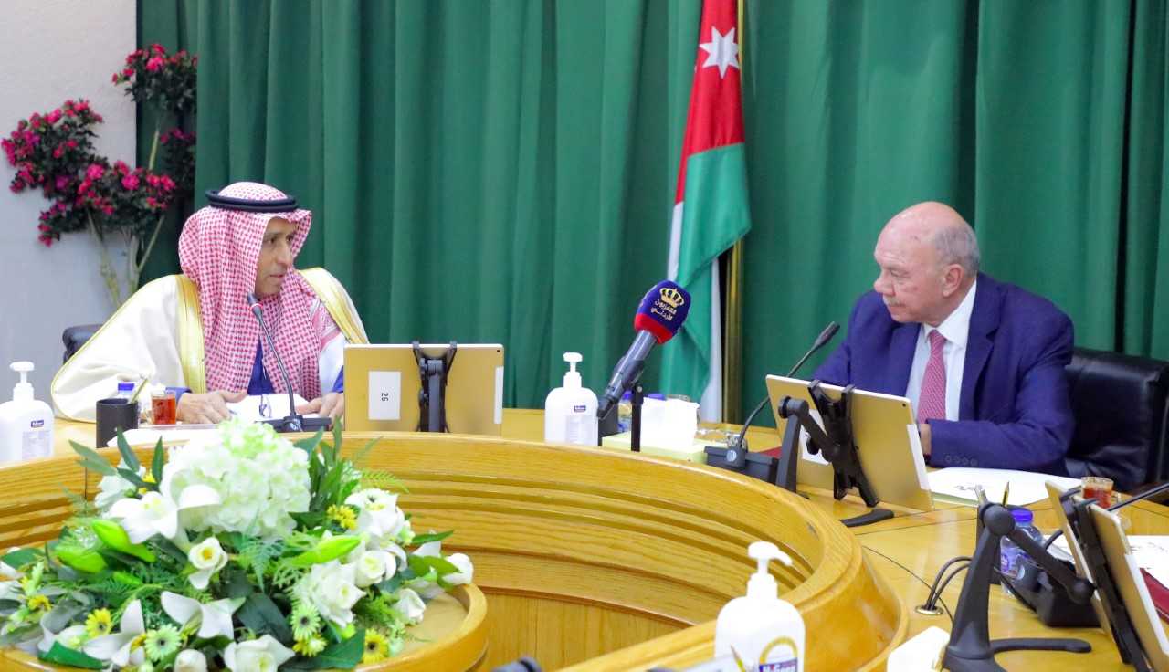 الفايز يدعو إلى رفع حجم الاستثمارات السعودية في الأردن
