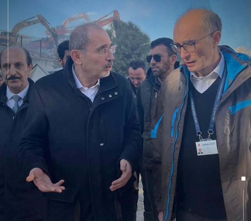 وزير الخارجية يزور العمارة التي انهدمت بانطاكيا جراء الزلزال ويوجد فيها أردنيان