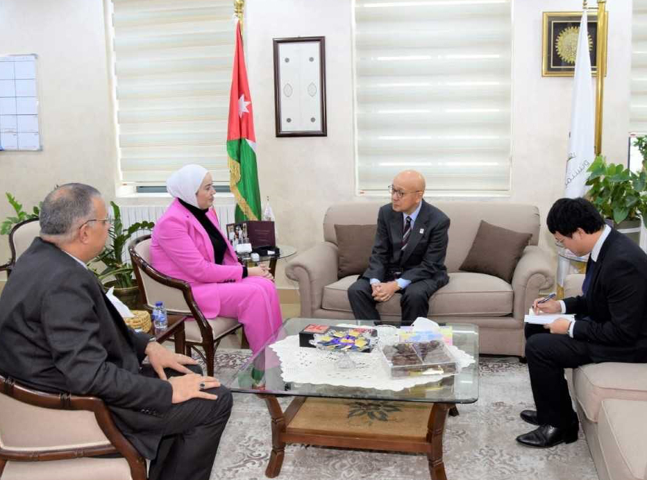 وزيرة التنمية الاجتماعية والسفير الياباني يبحثان التعاون المشترك