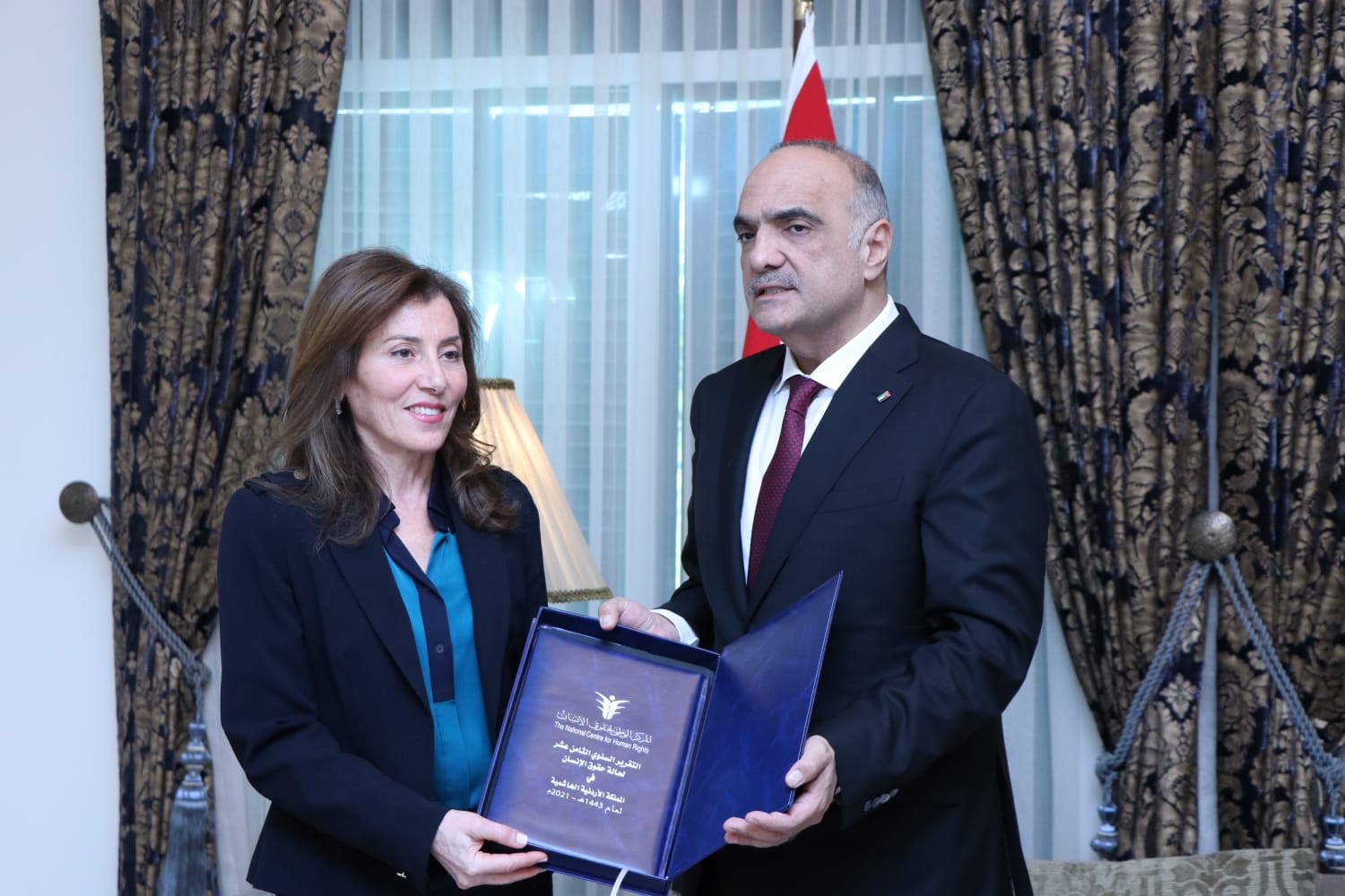 رئيس الوزراء يتسلم نسخة من تقرير المركز الوطني لحقوق الإنسان