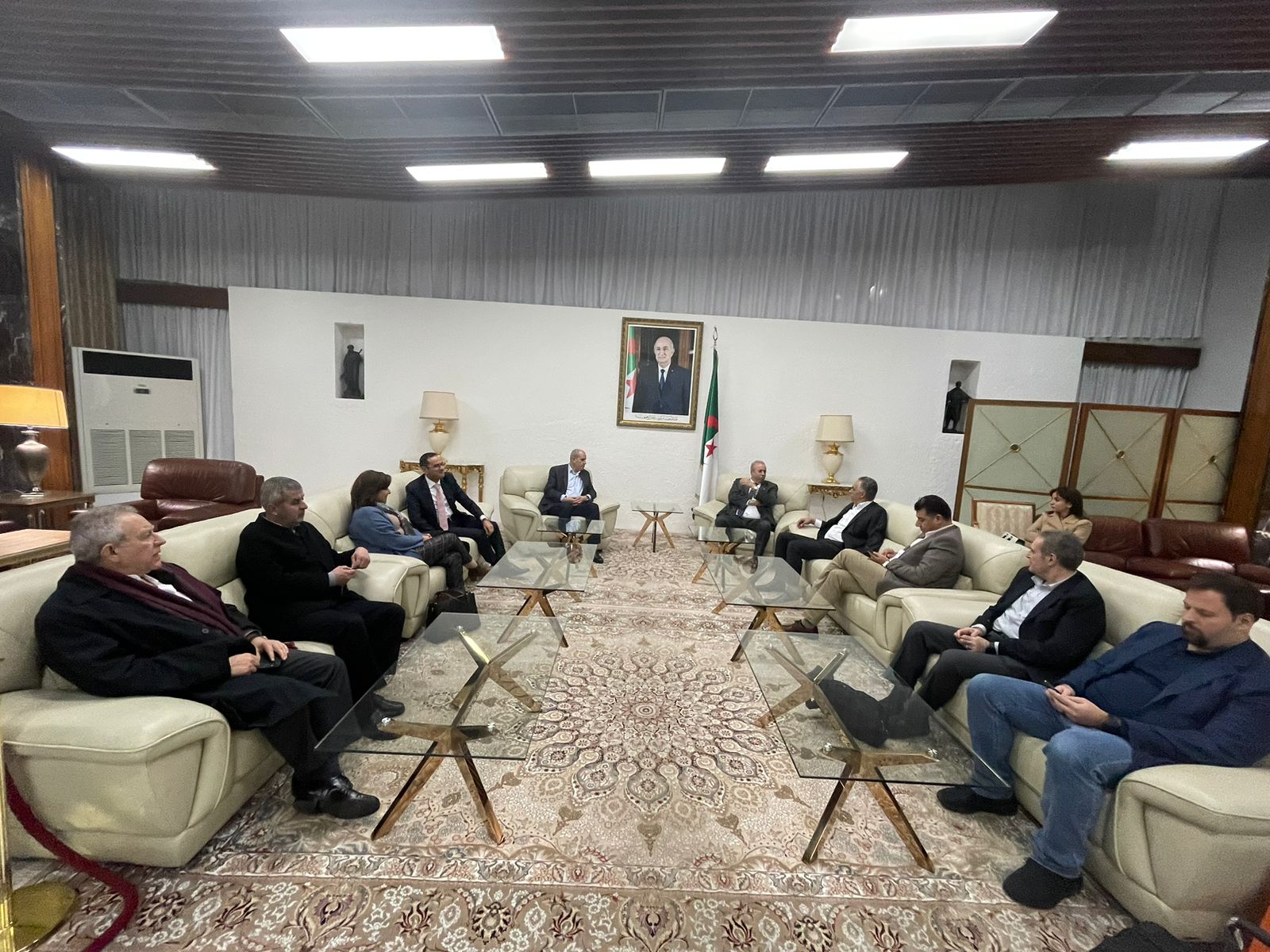 وفد وزاري برئاسة الشمالي يبدأ زيارة للجزائر