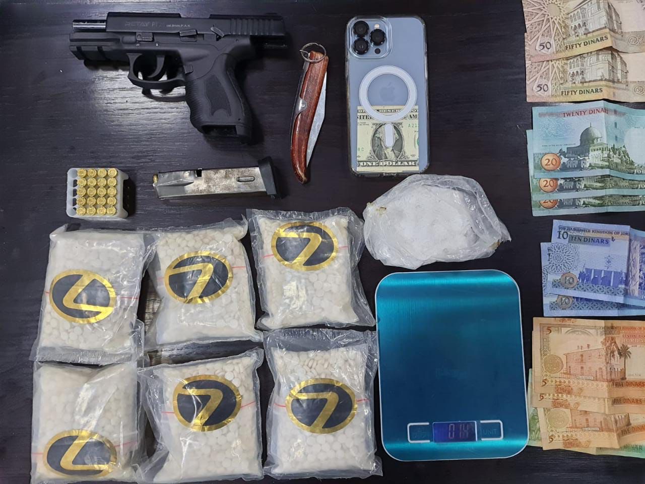 القبض على 5 تجار مخدرات وإحباط تهريب كمية كبيرة من الحبوب المخدرة