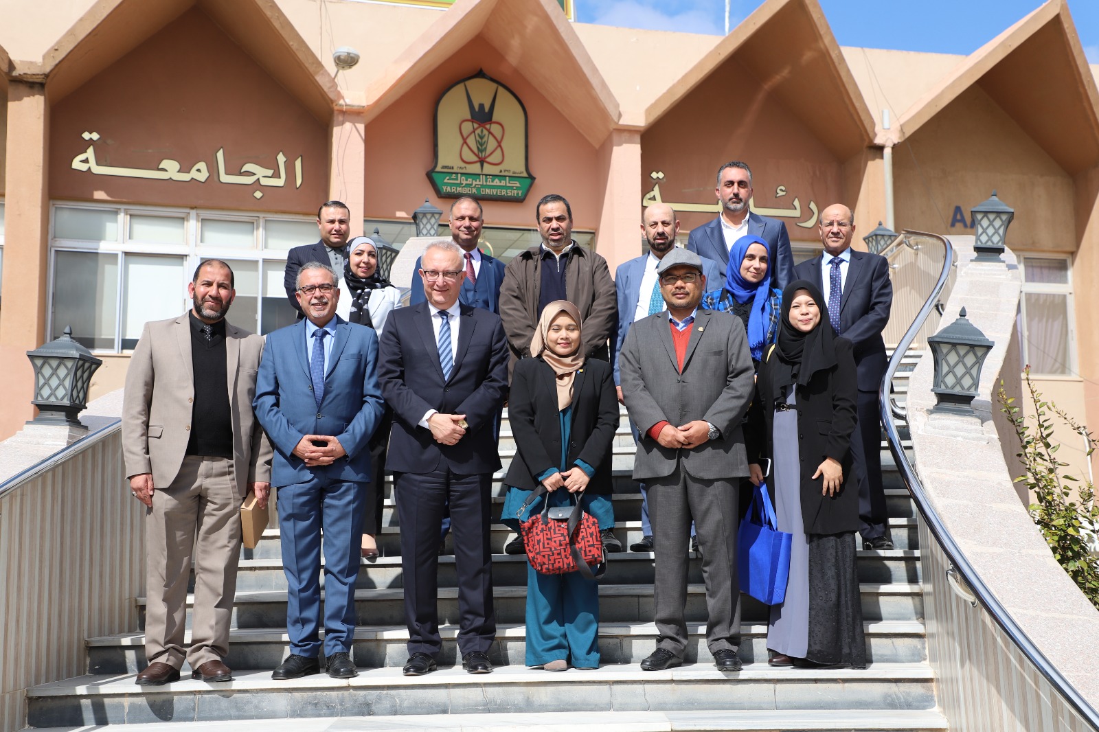 بحث التعاون العلمي بين اليرموك ومؤسسة بهانج الماليزية