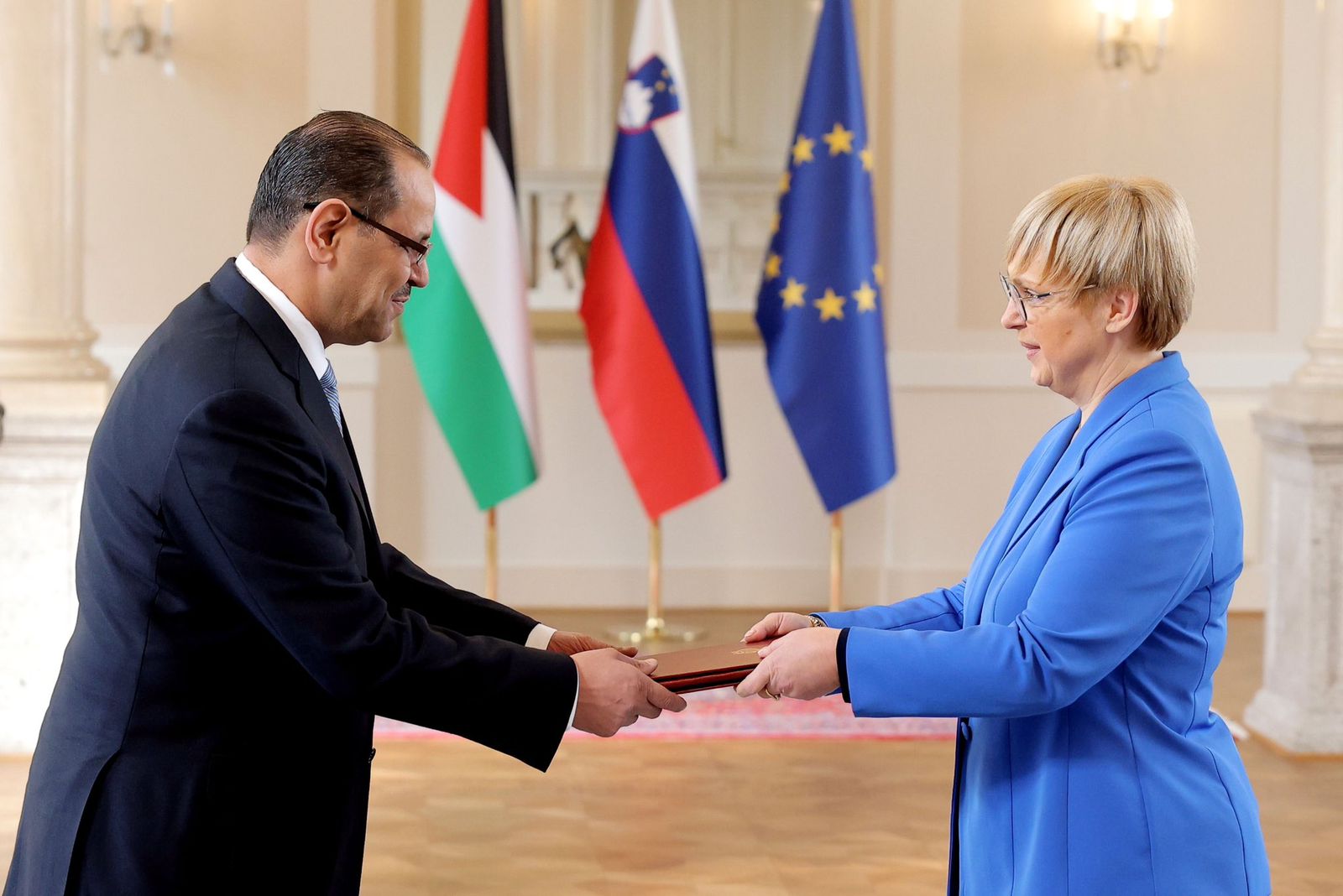 السفير أبو الفول يقدم أوراق اعتماده لرئيسة جمهورية سلوفينيا