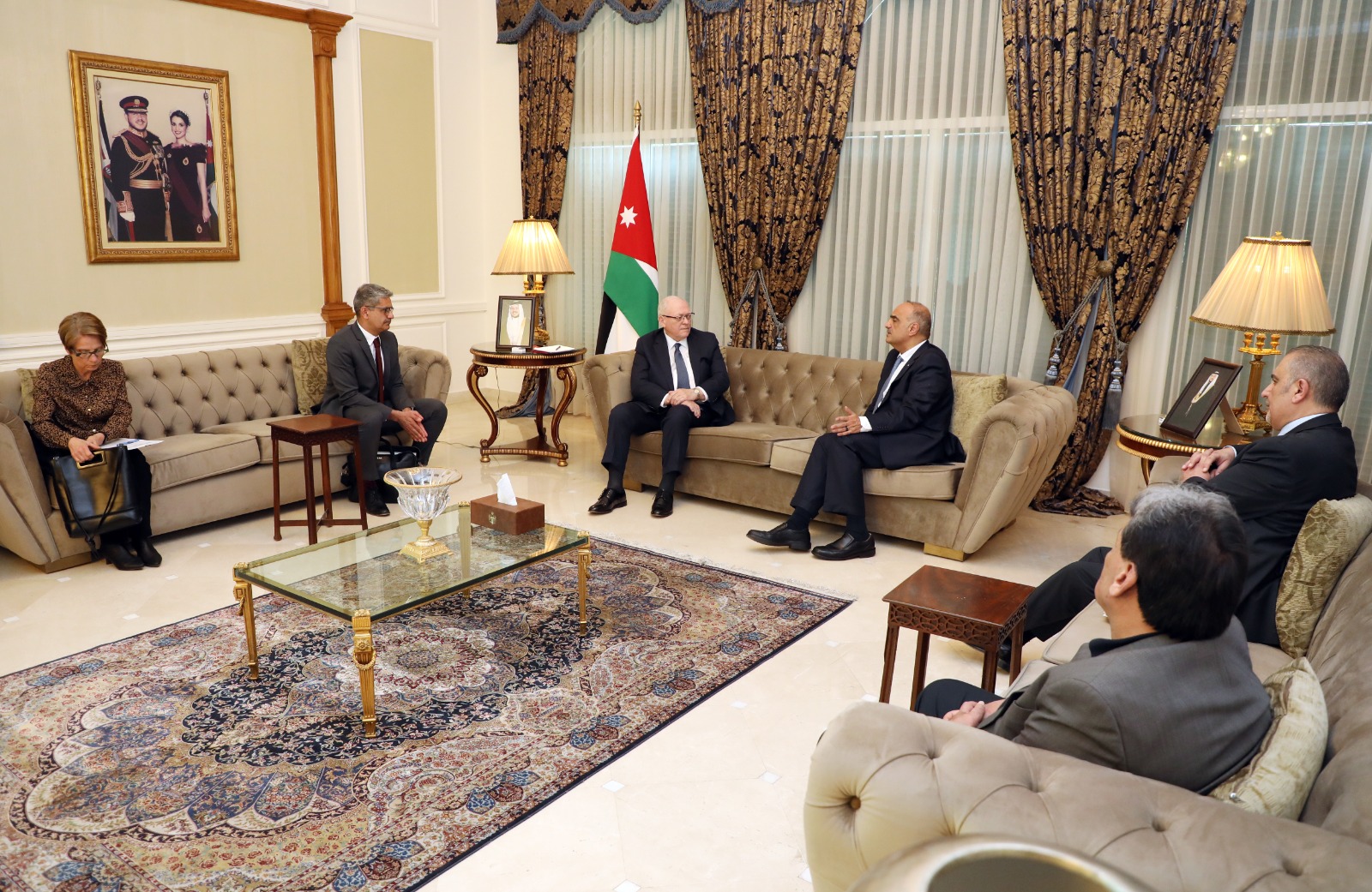 رئيس الوزراء يلتقي رئيس مجلس الشيوخ الكندي