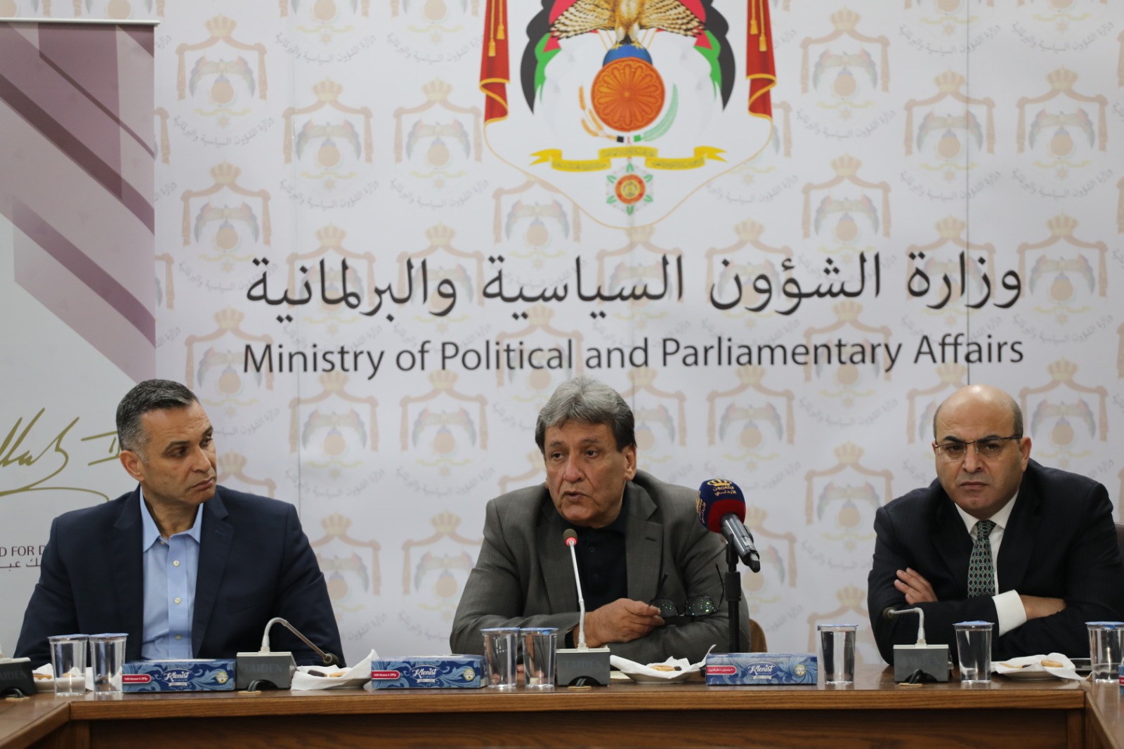 عزايزة يؤكد ضرورة تعزيز مشاركة الشباب والمرأة في الحياة السياسية والحزبية