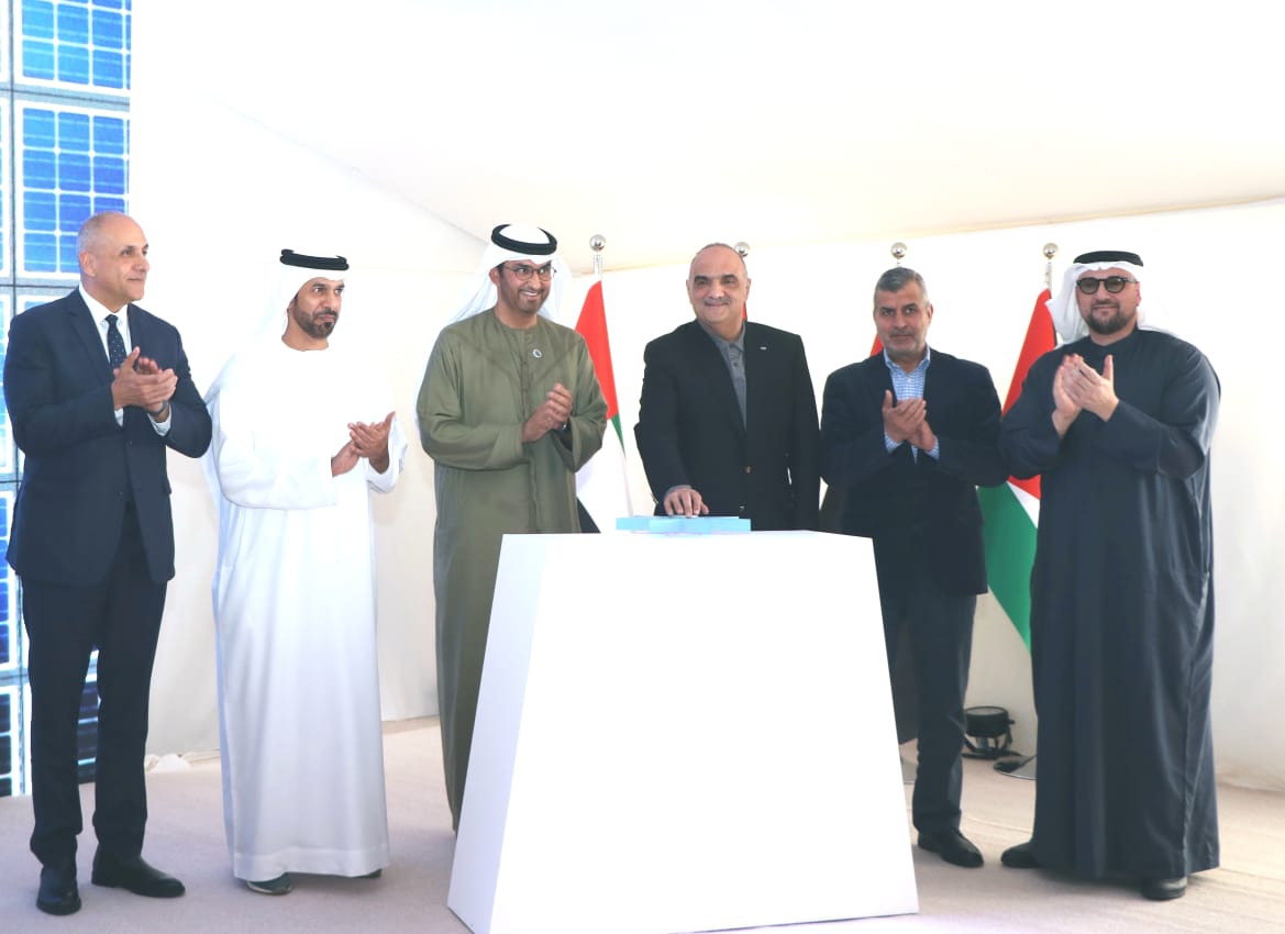 رئيس الوزراء يدشن محطة "بينونة" للطاقة الشمسية بالقرب من الموقر