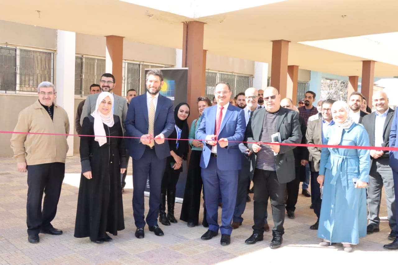 افتتاح مشروع الطاقة الشمسية في مدرسة مأدبا الصناعية