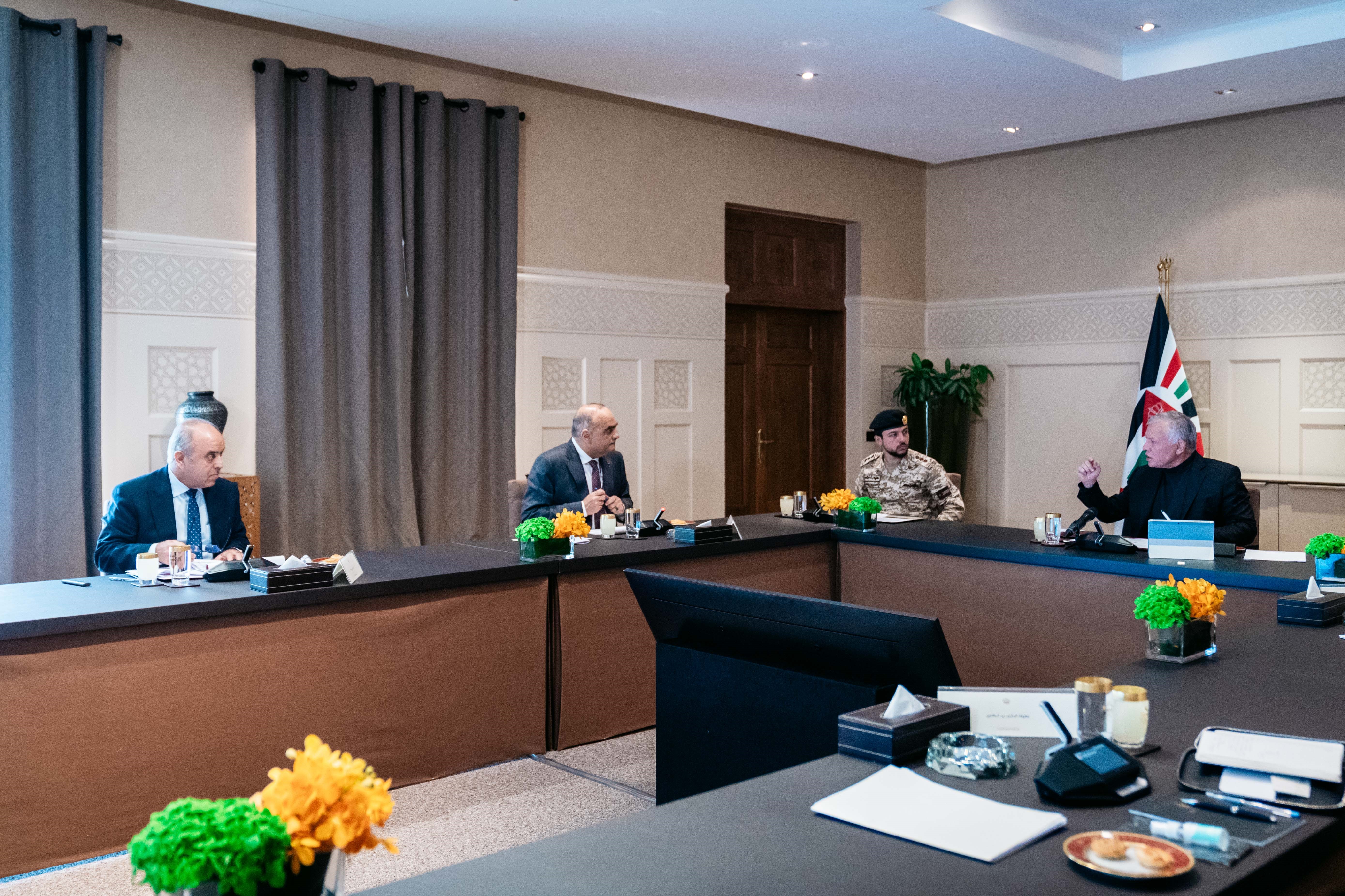 الملك يطلع على برنامج الحكومة لتنفيذ رؤية التحديث الاقتصادي في قطاع التعليم