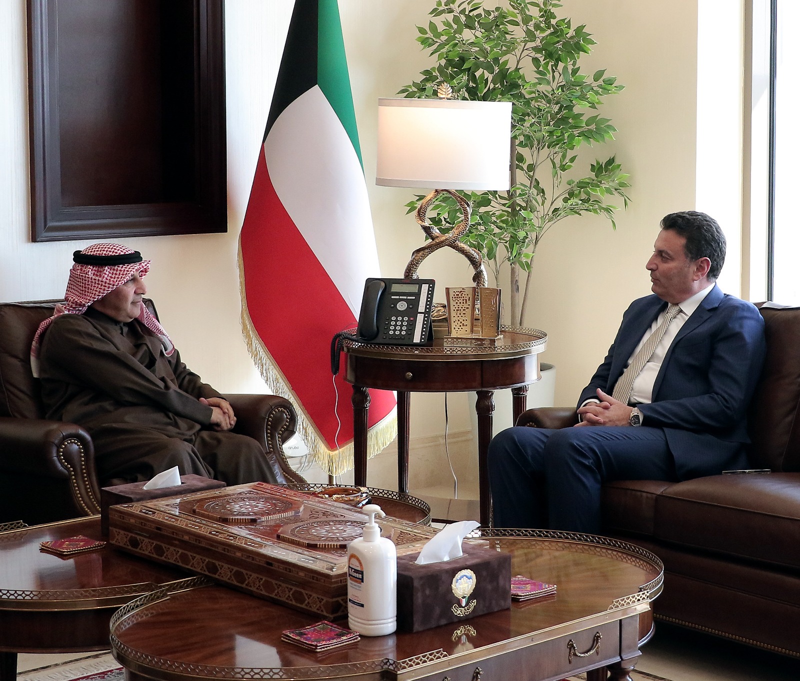 رئيس مجلس النواب يزور سفارة الكويت