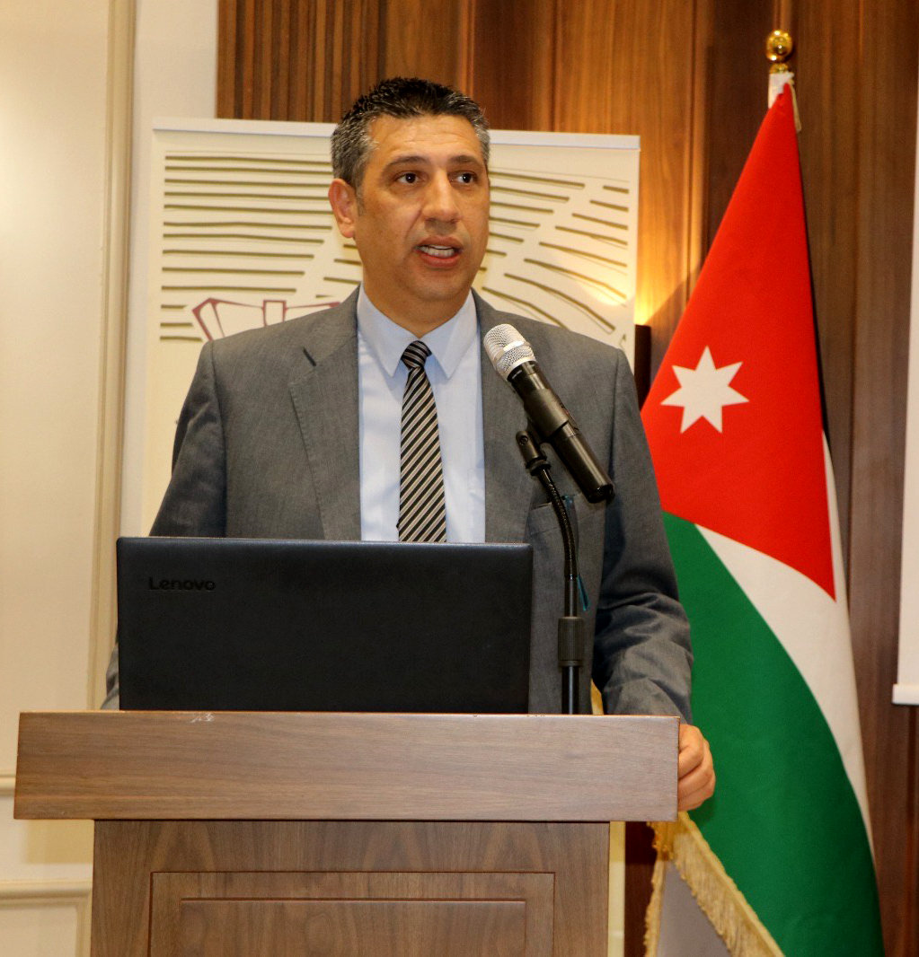 دائرة الآثار العامة تشهر كتبا