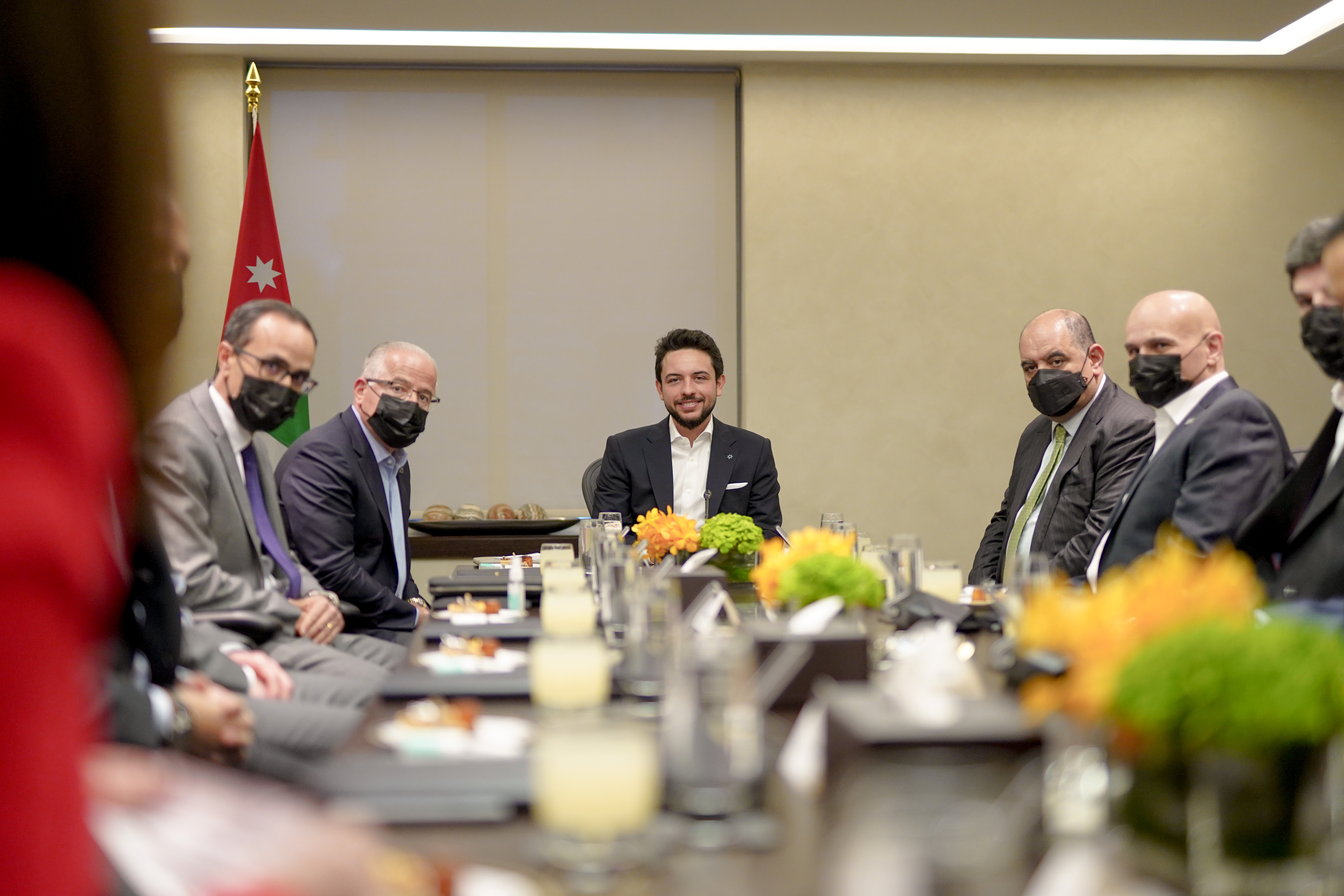 ولي العهد يطلع على خدمات شركة متخصصة في الحلول المالية