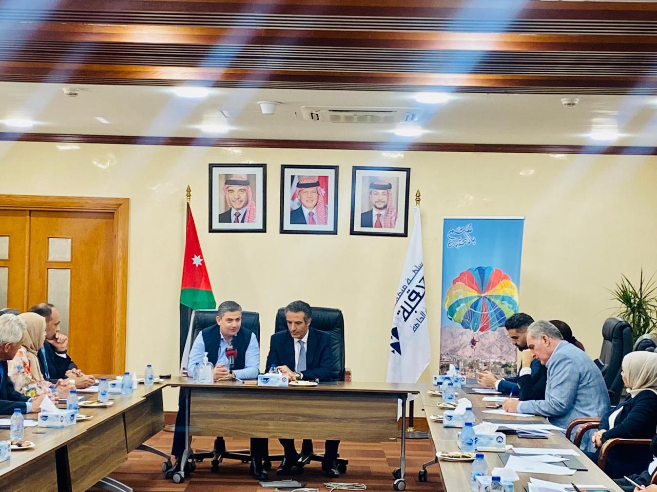 لجنة السياحة والآثار والخدمات النيابية تزور مدينة العقبة