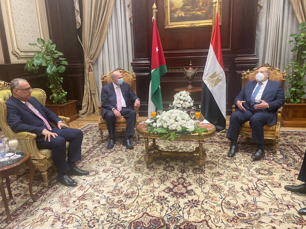 الفايز يُجري مباحثات مع نظيره المصري بالقاهرة