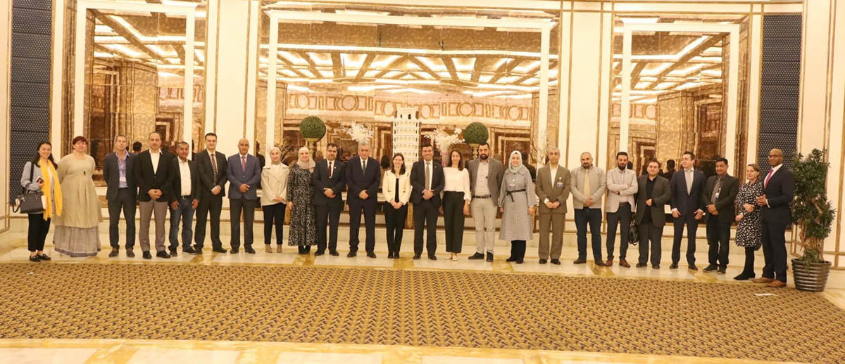 بدء برنامج زمالات القادة في الابتكار