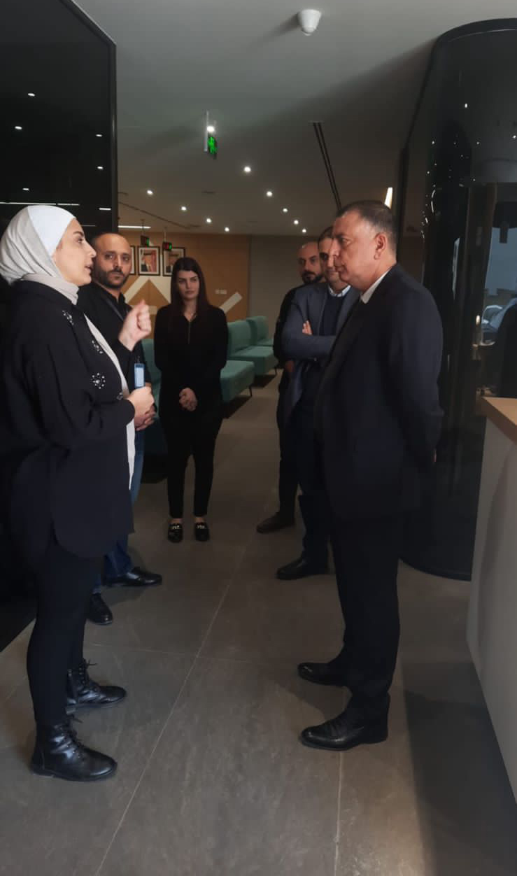 الفراية يزور  مركز الخدمات الحكومية الشامل بمنطقة المقابلين