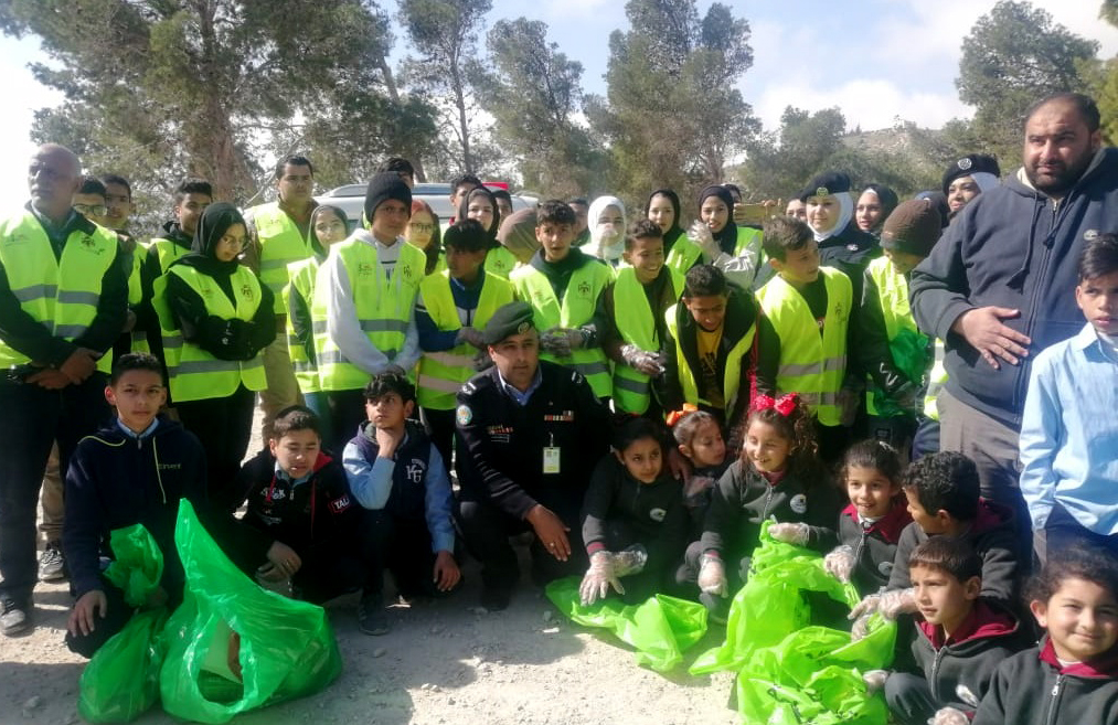 مديرية بيئة الزرقاء تنفذ حملة نظافة ببيرين