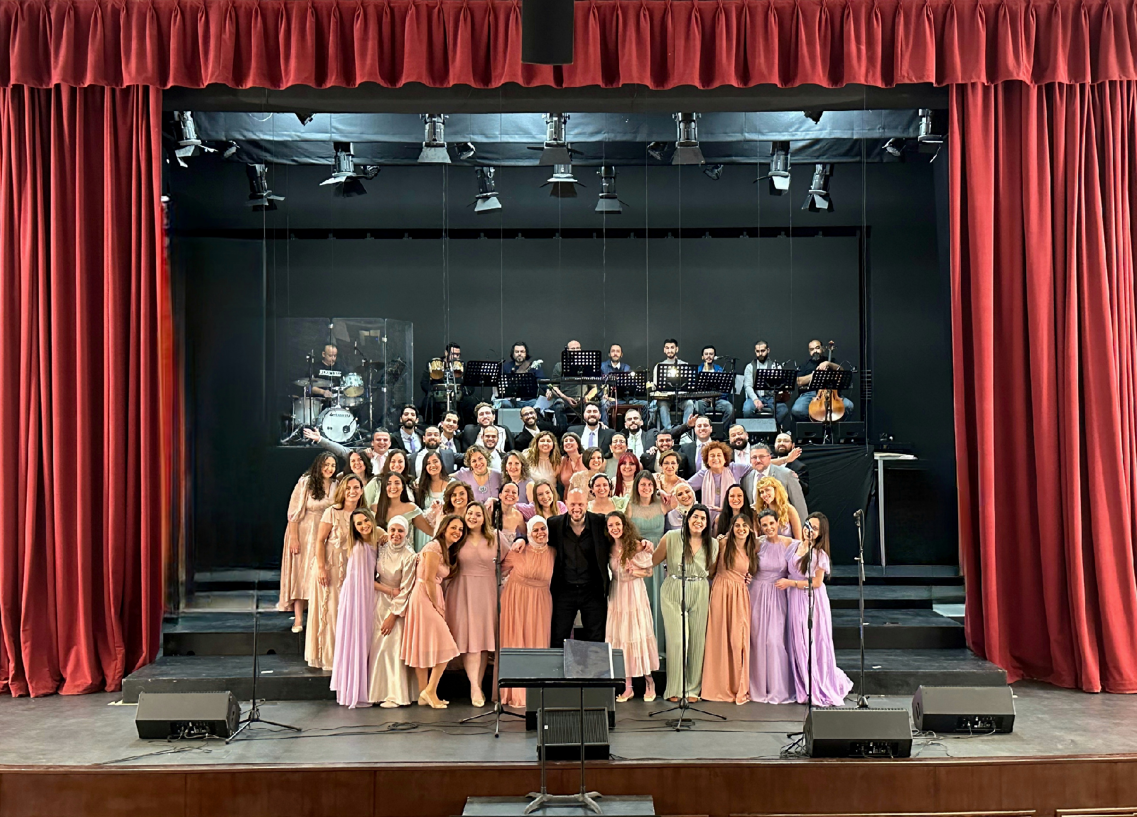 جوقة موزاييكا تحتفي بالموسيقى الشرقية بأصوات تشبه الحلم