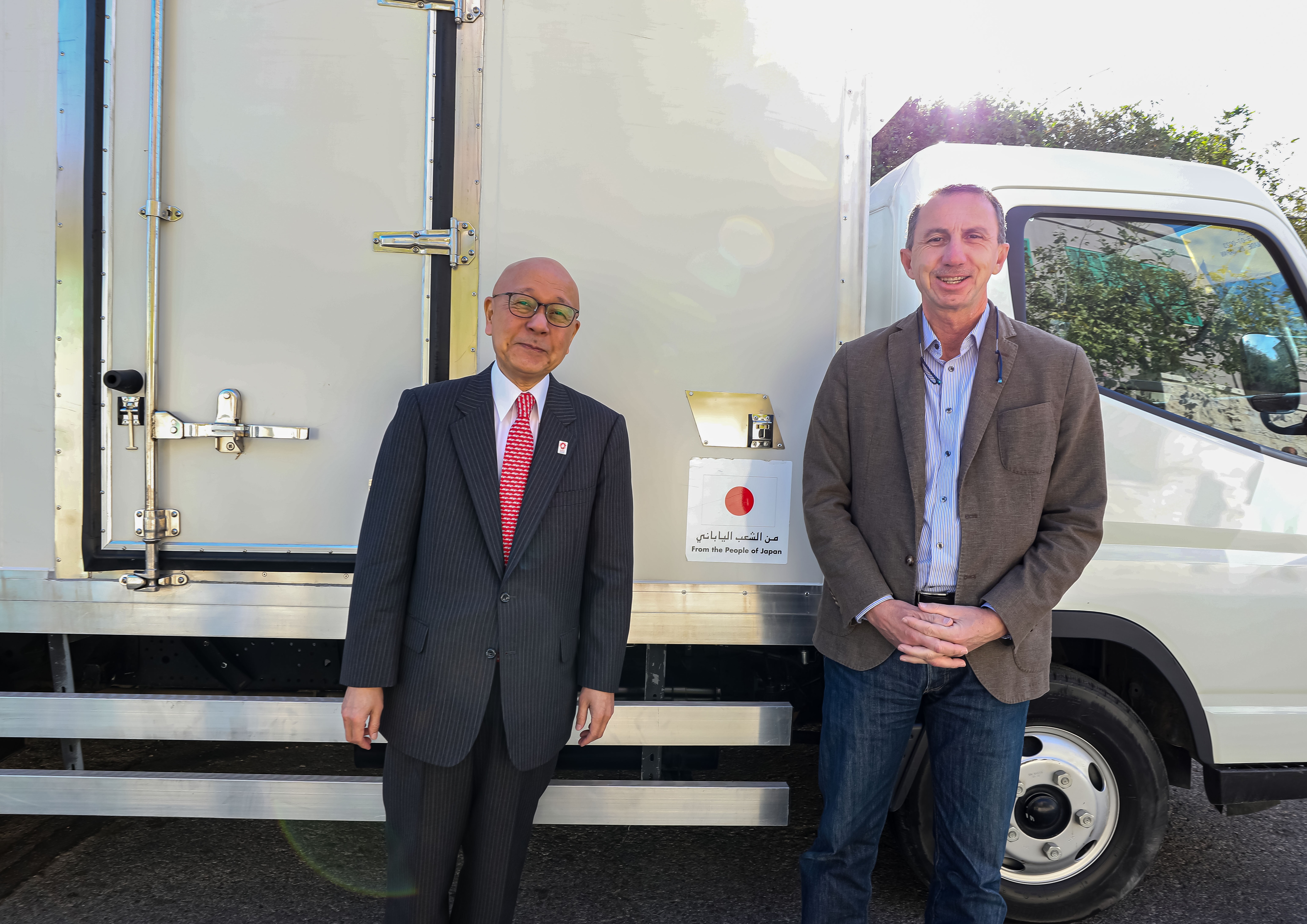 اليابان تسلم شاحنات تبريد لجمعية دار أبو عبدالله