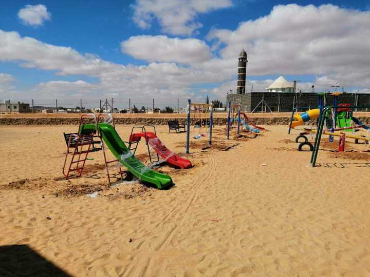 منحة لبلدية أم القطين والمكيفتة لتركيب ألعاب في حديقة البلدية