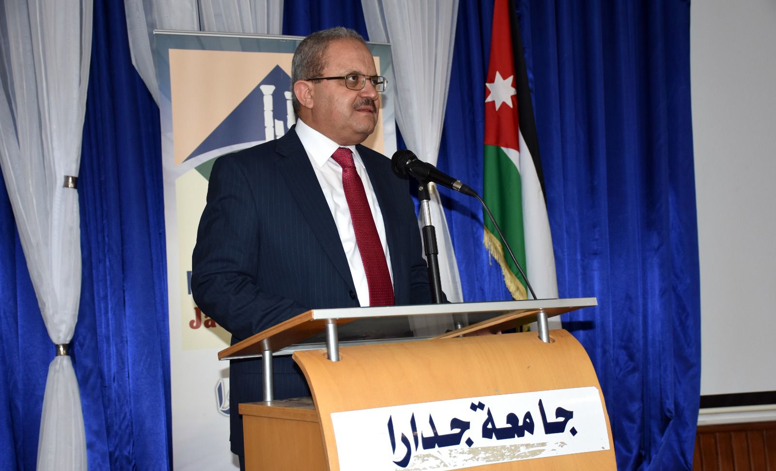 تخريج طلبة جامعة جدارا المشاركين ببرنامج "أنا أشارك"