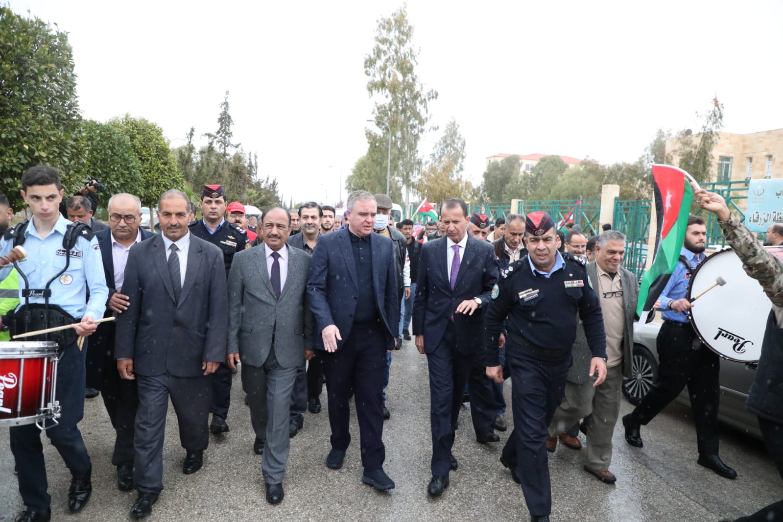 وزير الشباب يشارك بمسيرة "لا للمخدرات.. نعم للحياة"