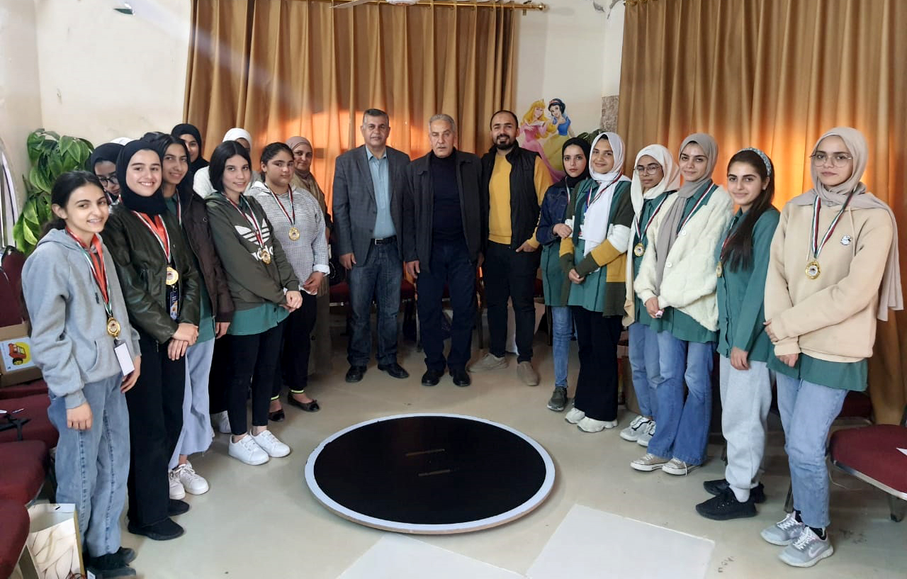 مدير شباب إربد يكرم المشاركات في بطولة روبوت السومو