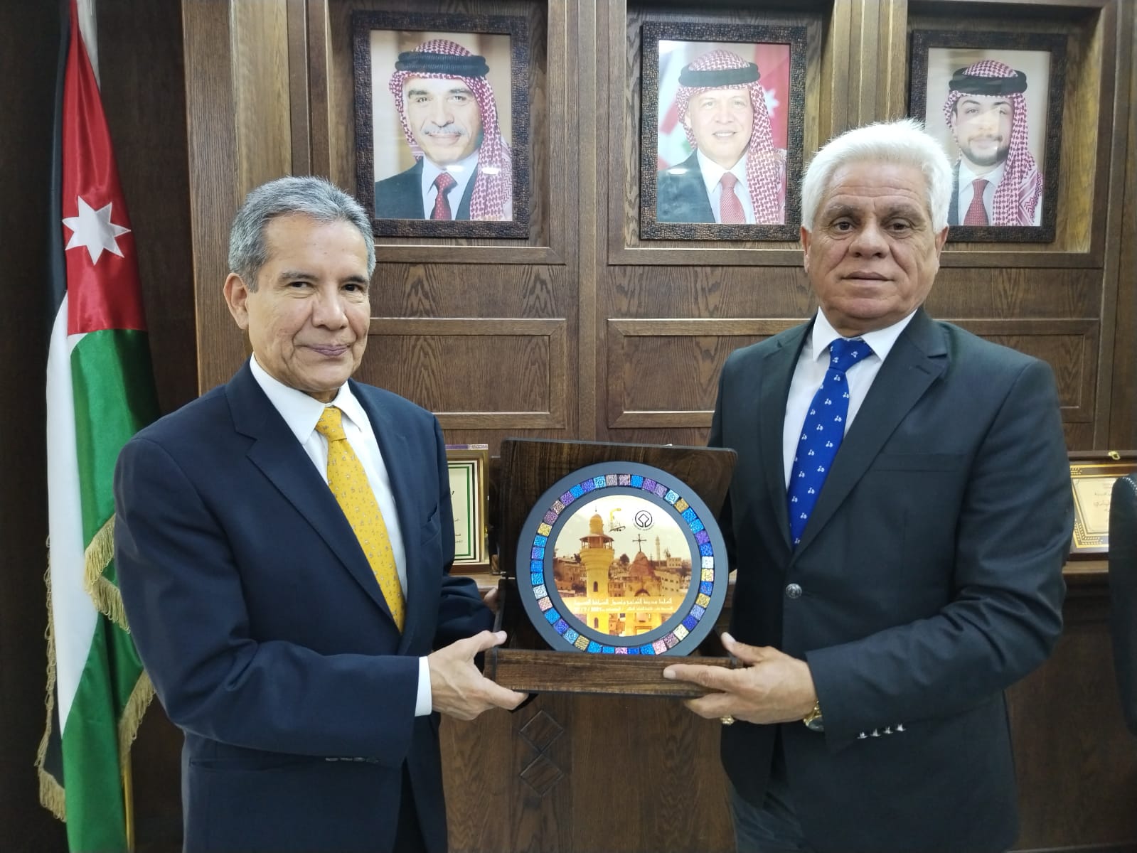 بحث التوأمة بين بلدية السلط ومدينة اكستابن دل سال المكسيكية