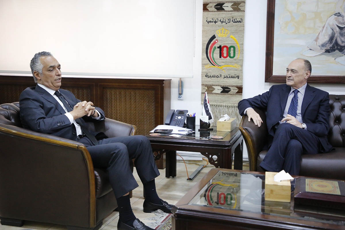 وزير السياحة يلتقي عددا من السفراء