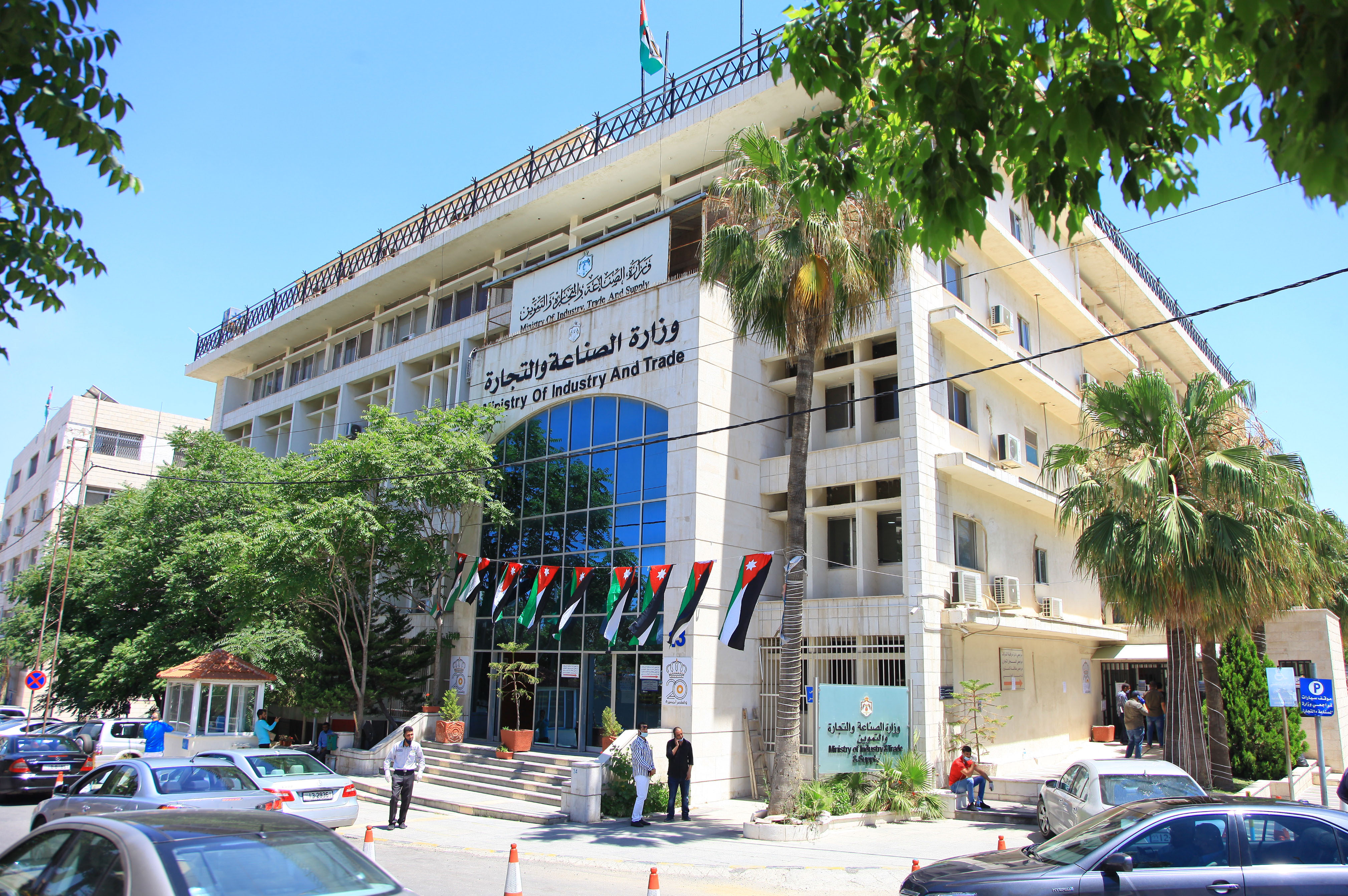 الصناعة والتجارة تحدد سقوفا سعرية للدجاج