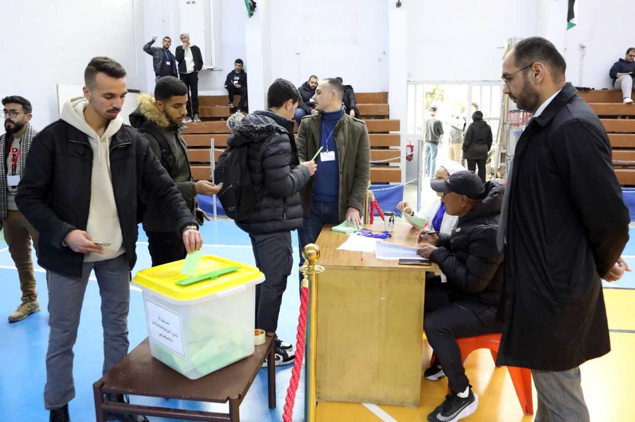 طلبة الأردنية يختارون ممثليهم في الأندية