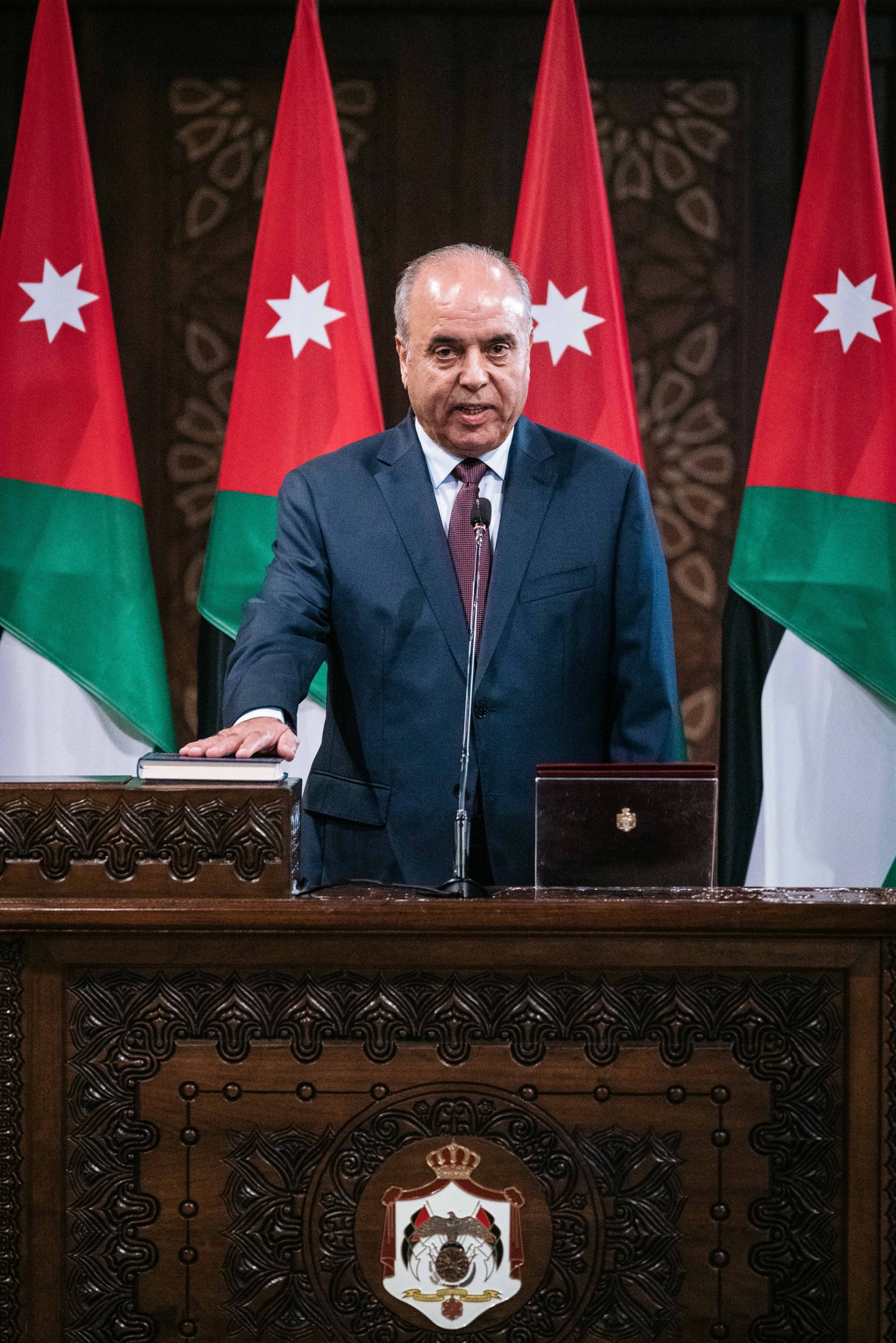 التربية تحقق بفيديو يظهر تعرض طالب للضرب من معلم