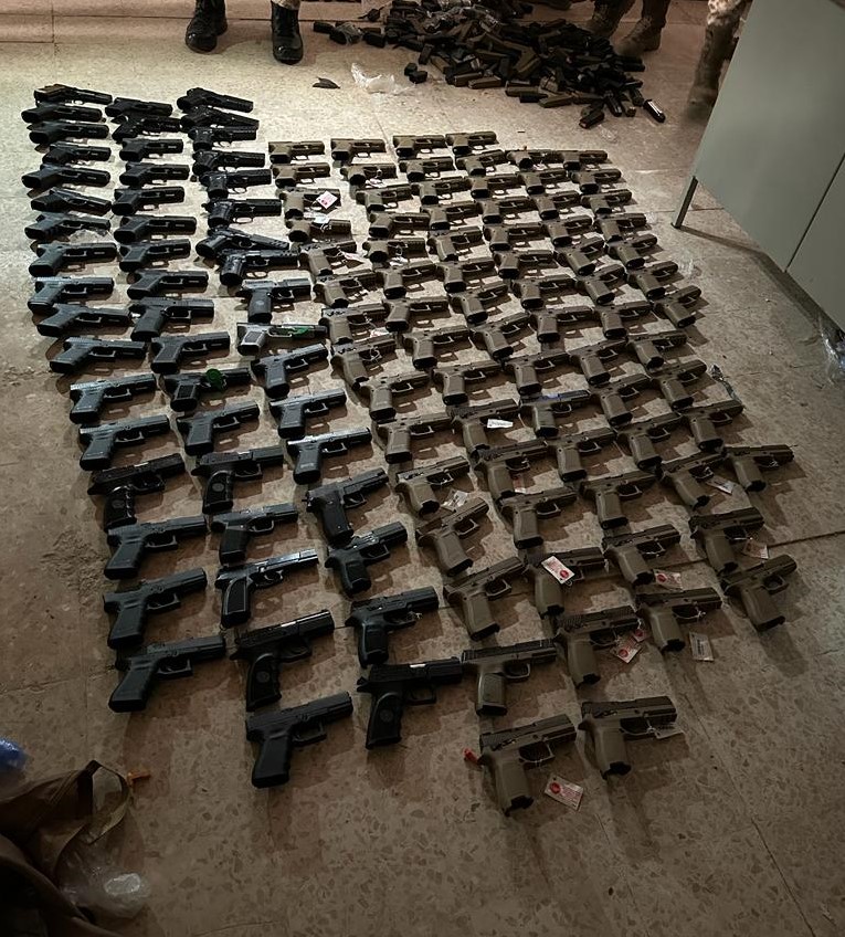 القوات المسلحة تحبط محاولة تسلل وتهريب أسلحة وحبوب مخدرة