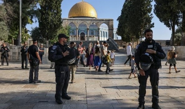 مستوطنون متطرفون يقتحمون الأقصى