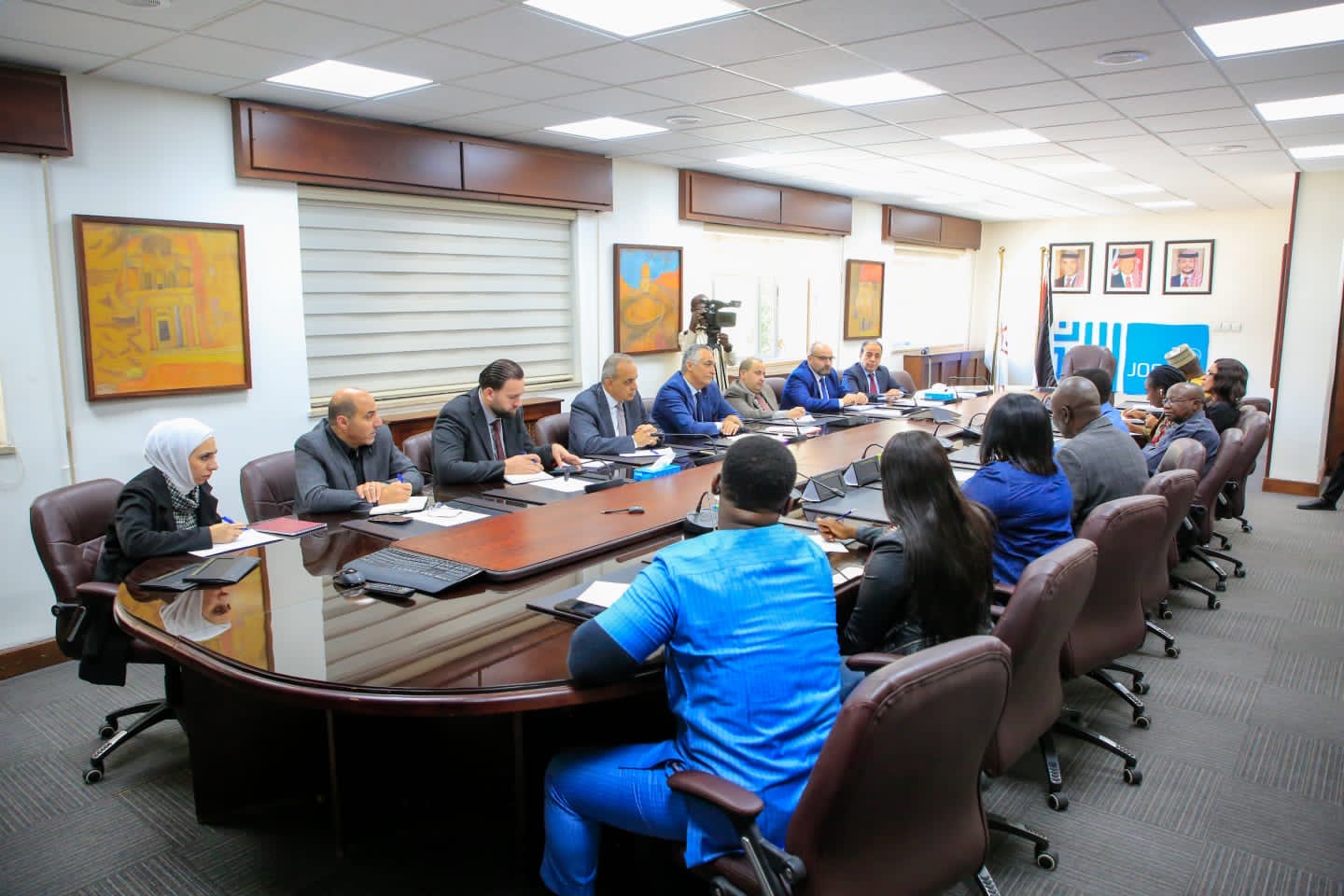 وزير السياحة يبحث ومدير هيئة الحج المسيحي النيجيري التعاون المشترك