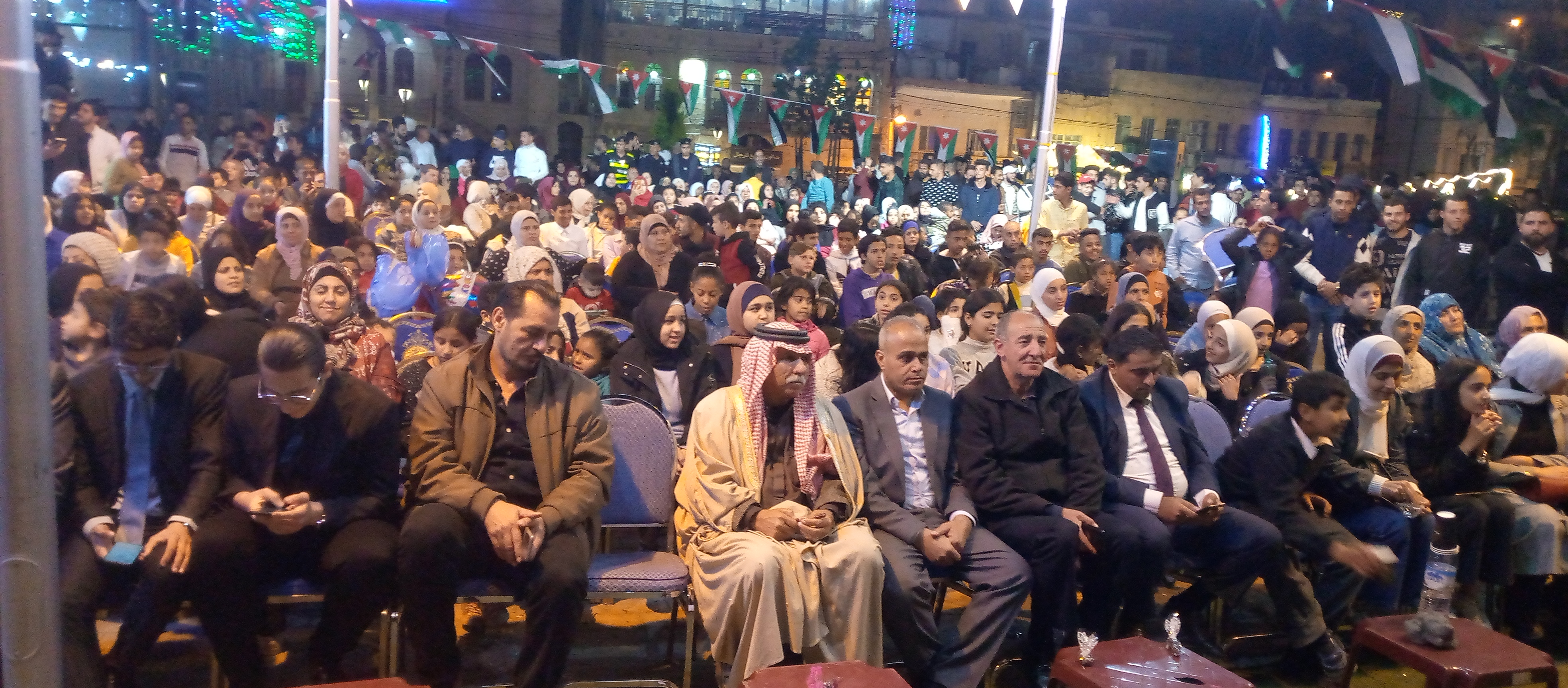 إقبال كبير من المواطنين لحضور فعاليات برنامج رمضانيات في السلط