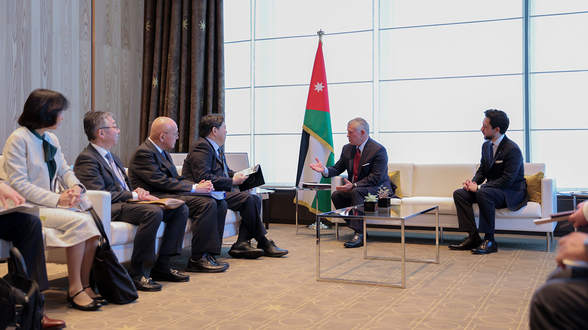 الملك يلتقي وزيري الخارجية والدفاع اليابانيين