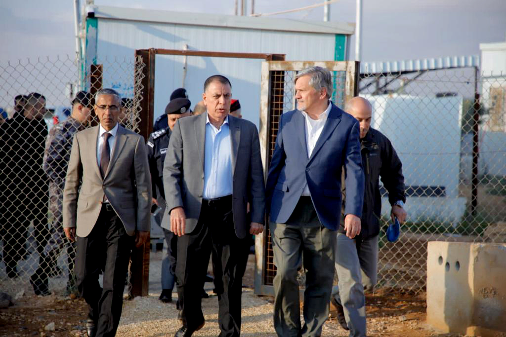 وزير الداخلية يتفقد واقع الخدمات المقدمة للاجئين في مخيم الزعتري