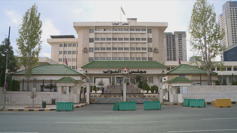 النواب يوافق على إيقاف تجميد عضوية النائب حسن الرياطي