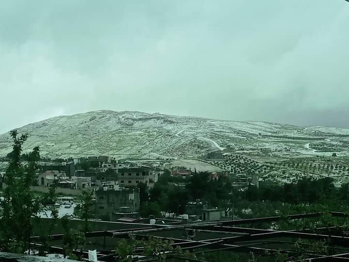 هطولات مطرية غزيرة في السلط وتساقط للبرد في الطفيلة