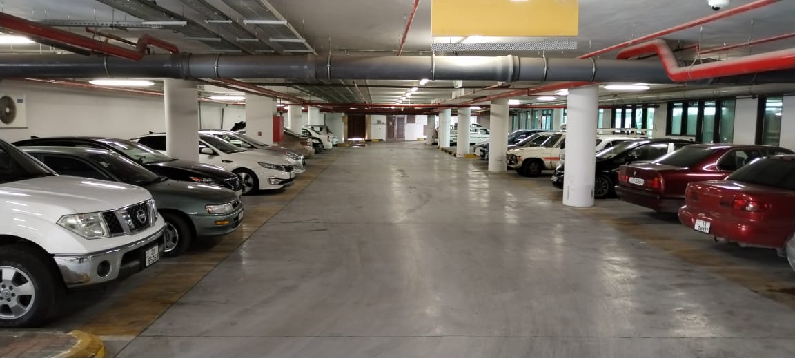 فتح مواقف السيارات في ساحة عقبة وسط السلط مجانا