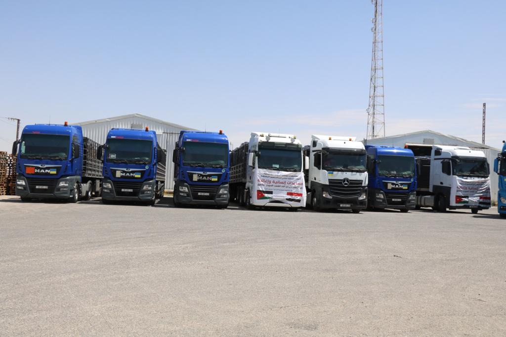 "الخيرية الهاشمية" تسيّر 14 شاحنة مساعدات إغاثية إلى سوريا