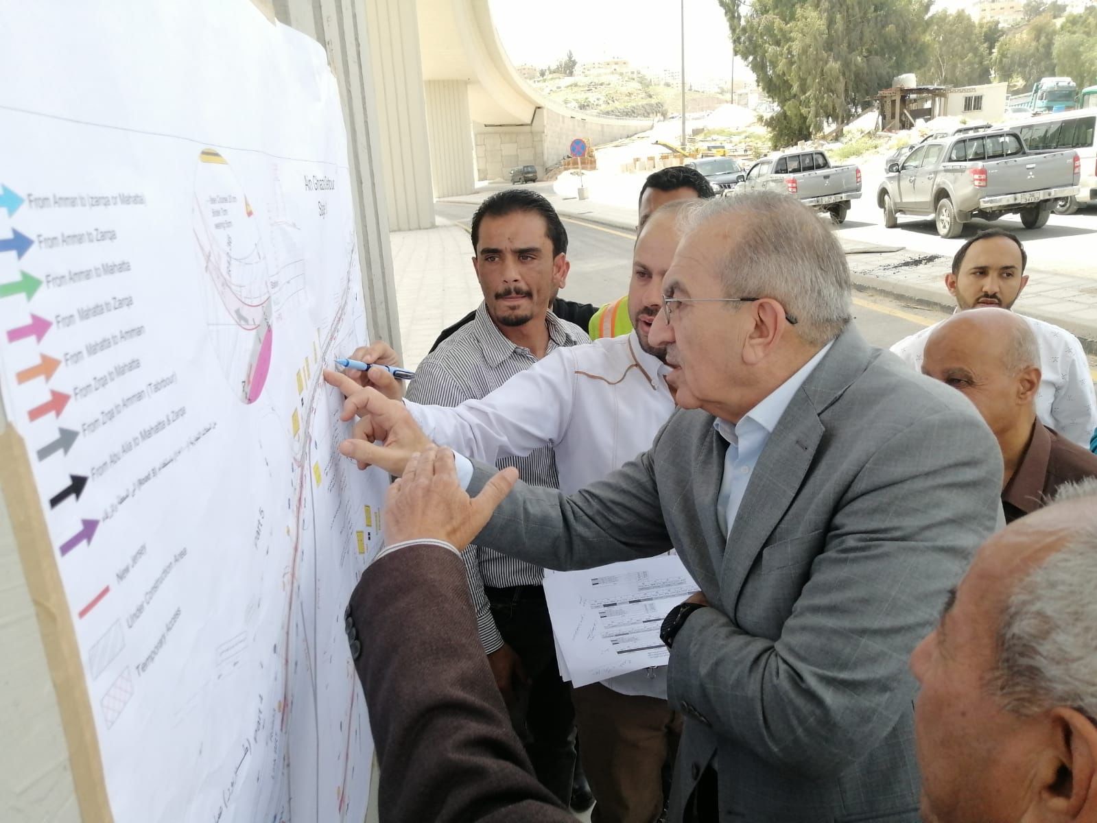 أبو السمن يتفقد مشروع حافلات التردد السريع بين عمان والزرقاء